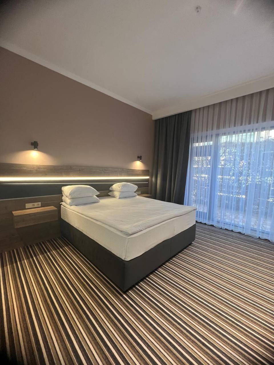 Sapar Standart Hotel Szymkent Zewnętrze zdjęcie